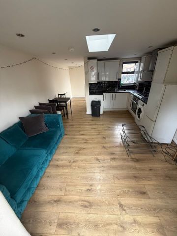 2 Bed Flat, New Cross, SE14 - Photo 3