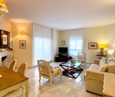 Alquiler de piso en Urbanización Los Naranjos de Marbella - Photo 1