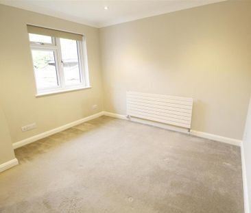 4 bedroom detached bungalow to rent - Photo 4
