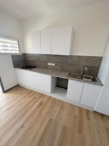 Location Appartement 3 pièces 95m² ST PIERRE 97410 - Photo 3