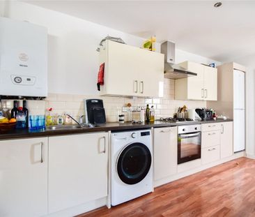 Well presented 2 bedroom duplex apartment situated on Coleridge Roa... - Photo 4