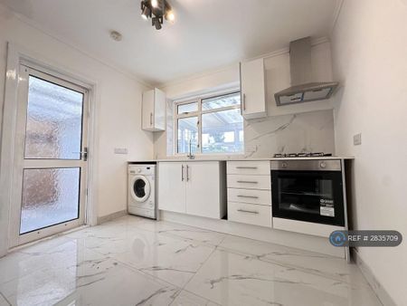 3 bedroom bungalow to rent - Photo 3