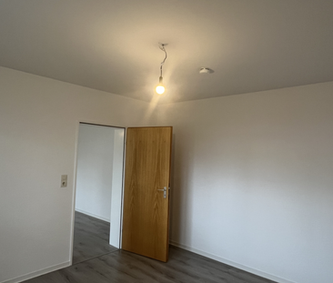 !!Schnell sein!! *Frisch renoviert* Helle 2-Zimmerwohnung mit BALKO... - Photo 4