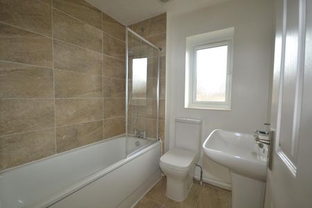 3 bedroom semi-detached house to rent - Photo 5