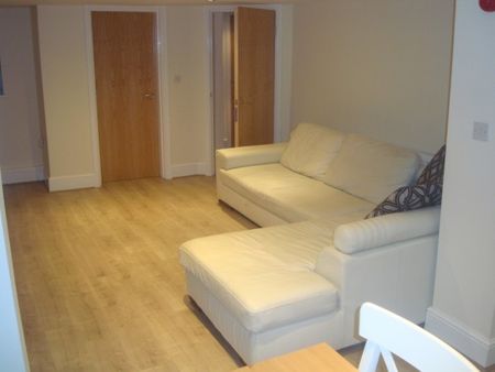 2 Bed Student flat Fallowfield Manchester - Photo 3