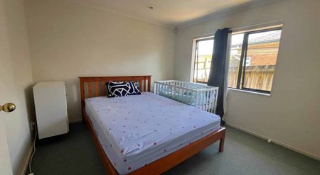 2 bedroom property with garage - Photo 3