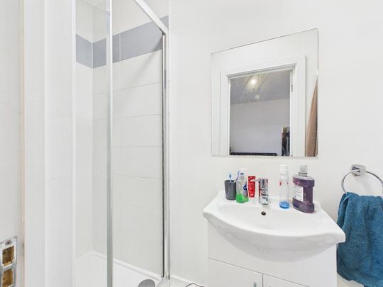 5 bedroom flat to rent - Photo 1