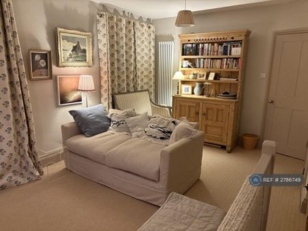 3 bedroom maisonette to rent - Photo 2