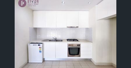 Sun-Drenched Top-Floor Apartment with Iconic City Views! 1 Bedroom apartment with Ducted A/C at Prime Ultimo Location - Photo 4