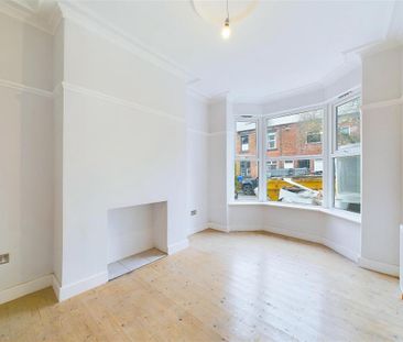 3 bedroom end of terrace house to rent - Photo 2