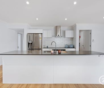 Large Family Home with Solar Power - Photo 5