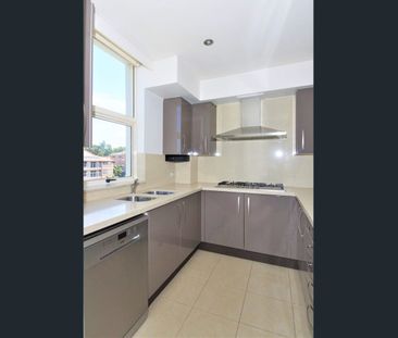 Ultra Modem Luxury Living with water View. - Photo 4