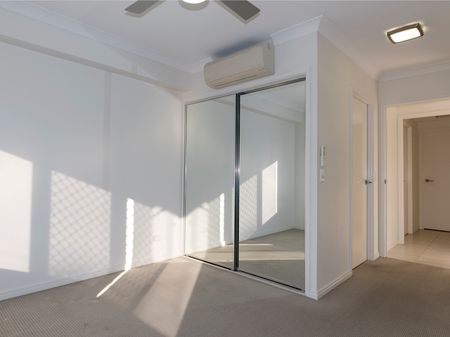 Modern 2 Bedroom Unit on City Fringe - Photo 2