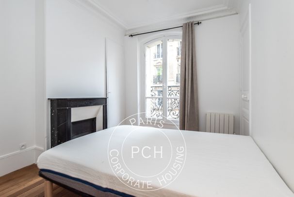 Rue Mathurin Régnier, - Photo 1