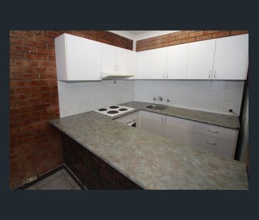 TIDY ONE BEDROOM APARTMENT RIGHT IN THE HEART OF BONDI JUNCTION - Photo 1