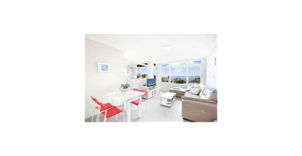Two-bedroom apartment with harbour views - Photo 1