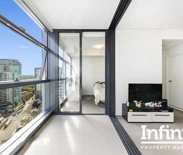 LUXURY ONE-BEDROOM APARTMENT RIGHT ABOVE CHATSWOOD STATION - Photo 3