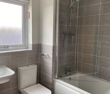 3 bedroom semi-detached house to rent - Photo 6