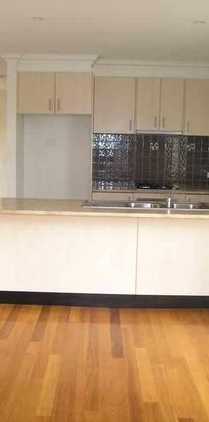 Modern and Spacious Family Home For Lease!!! - Photo 1