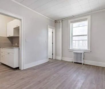 1 Bedroom - Photo 2