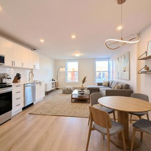 **Because You Deserve Renovated 4 1/2 TOP FLOOR, Metro Lasalle,Verdun** - Photo 2