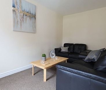 Modern 6 Bedroom Property Student Property - Photo 1