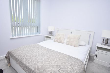 Luna Apartments, Fifth Avenue, York - Photo 3