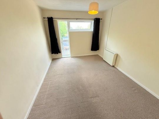 2 bedroom Flat To Let - Photo 1