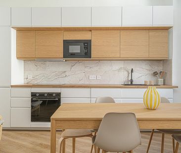 Location Appartement 5 pièces Meublé 99m² MARSEILLE 6ème - Photo 3