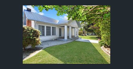 Elegant Homestead Ideal for Family Living - Photo 2