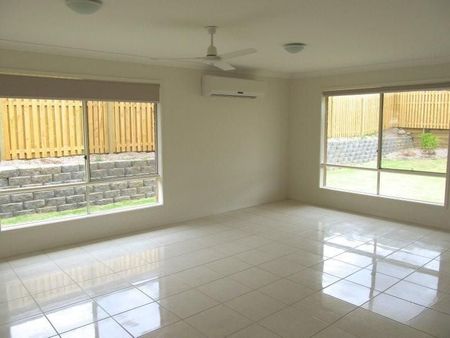 For Lease: Spacious & Contemporary Family Home in Tranquil Bahrs Scrub! - Photo 3