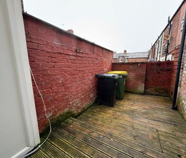 4 bedroom terraced house to rent - Photo 3