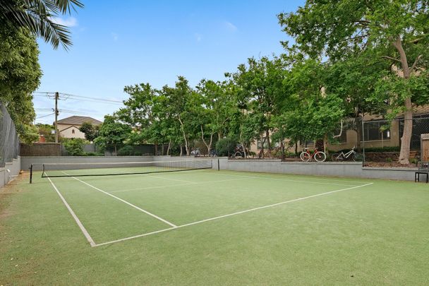 Light-Filled Immaculate Apartment in Boutique St Kilda East Complex - Photo 1