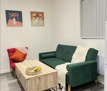 1 bedroom in a flat share to rent - Photo 1
