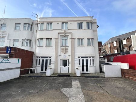 Clifton Drive, Blackpool, FY4 1NX - Photo 2