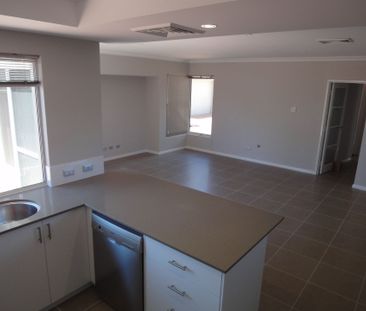 Spacious 3-Bedroom Home for Rent in Charming Rivervale&excl; - Photo 6