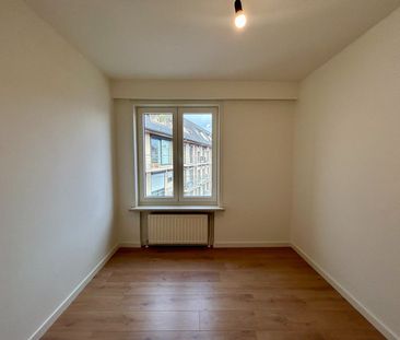 Instapklaar 2-slaapkamer appartement met terras in centrum Roeselare! - Foto 6