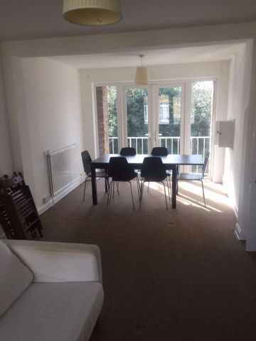 3 bedroom apartment to rent - Photo 2