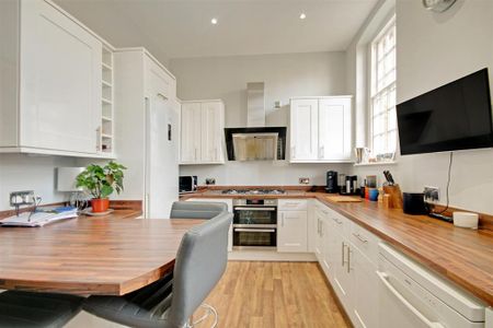 4 bedroom terraced house to rent - Photo 2