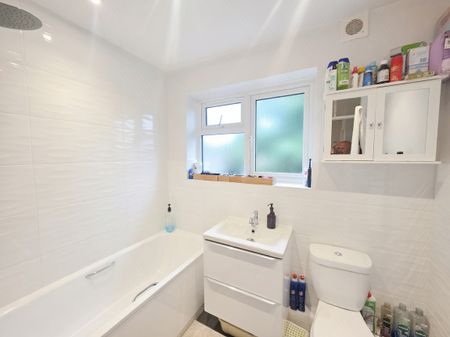 Barnet Lane, WD6 3HL, Elstree - Photo 4
