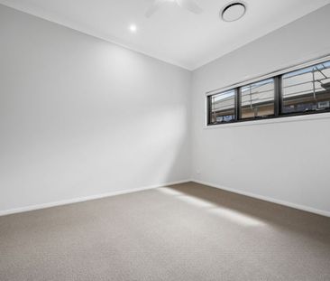4 Petralia Street, Greenleigh - Photo 5