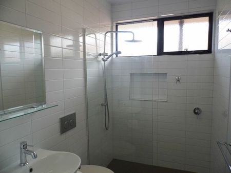 Refurbished two bedroom unit in quiet and convenient location - Photo 2