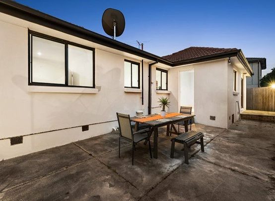 INVITING SPACE IN PRIME POSITION - Photo 1