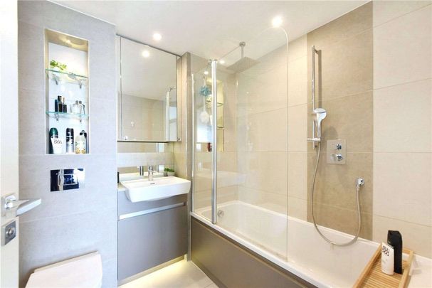 A superb waterfront apartment, set within this highly desirable Berkeley homes development. - Photo 1