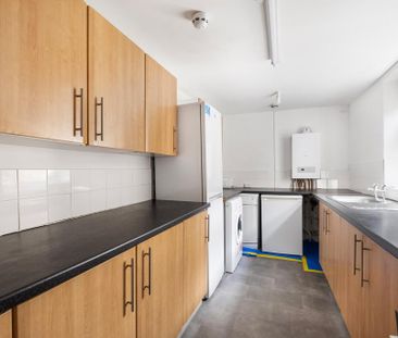 1 bedroom in a house share to rent - Photo 5