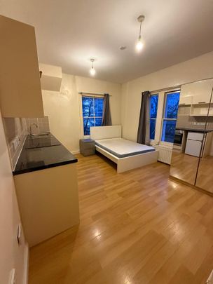 Studio to rent - Photo 1