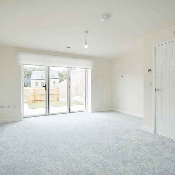 3 bedroom semi-detached house to rent - Photo 1