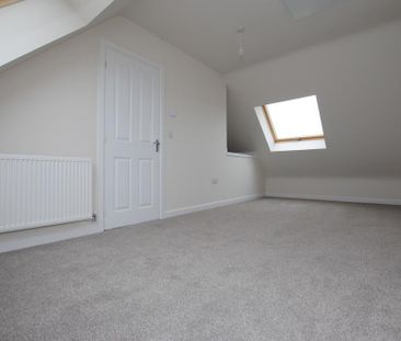 3 bedroom end of terrace house to rent - Photo 4