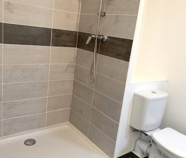 Location Appartement 3 pièces 61m² GARONS 30128 - Photo 4