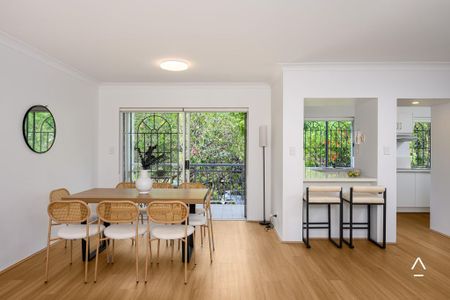 A light and spacious retreat in a tri-level townhouse - Photo 5